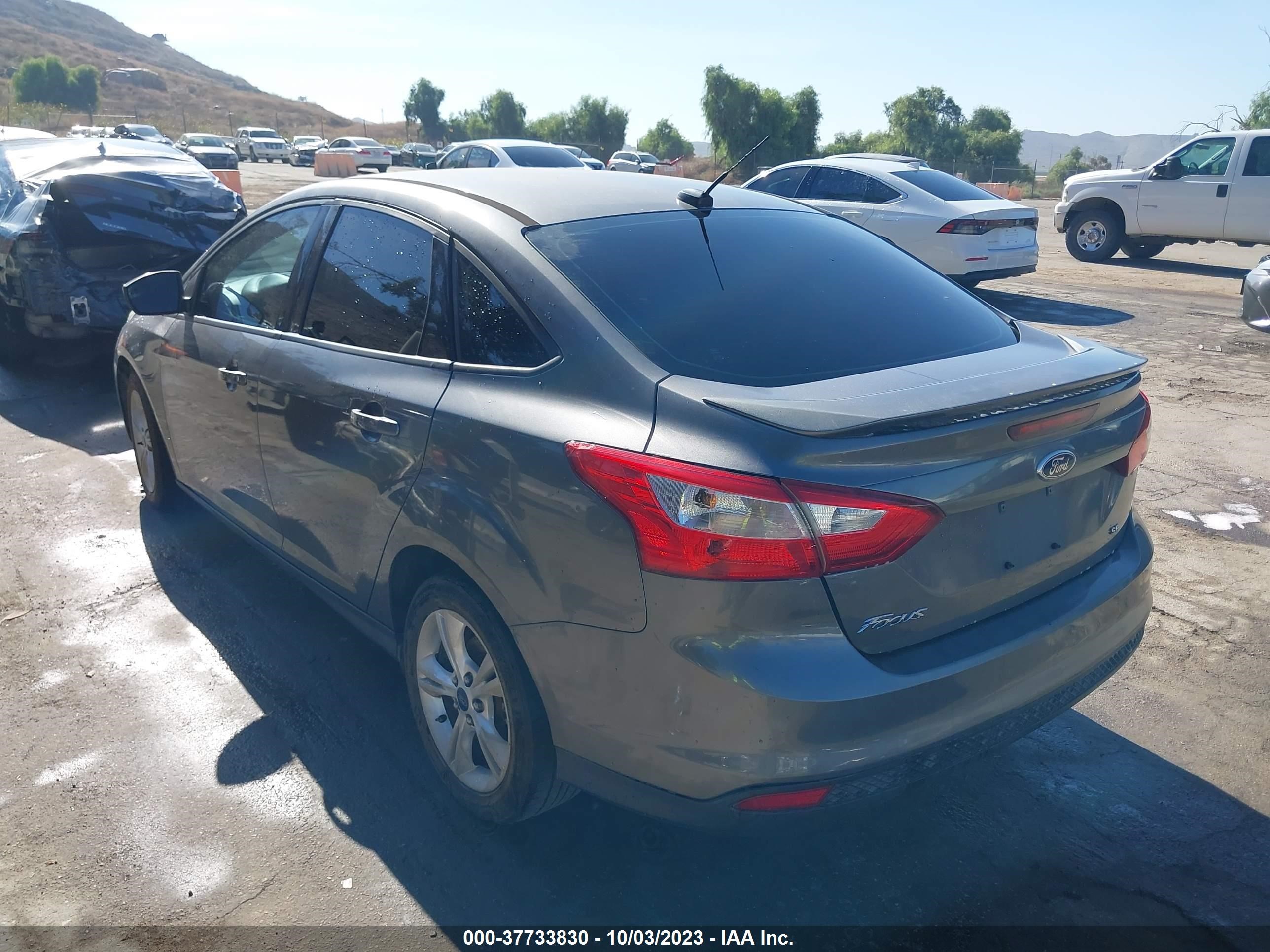 Photo 2 VIN: 1FAHP3F2XCL400570 - FORD FOCUS 