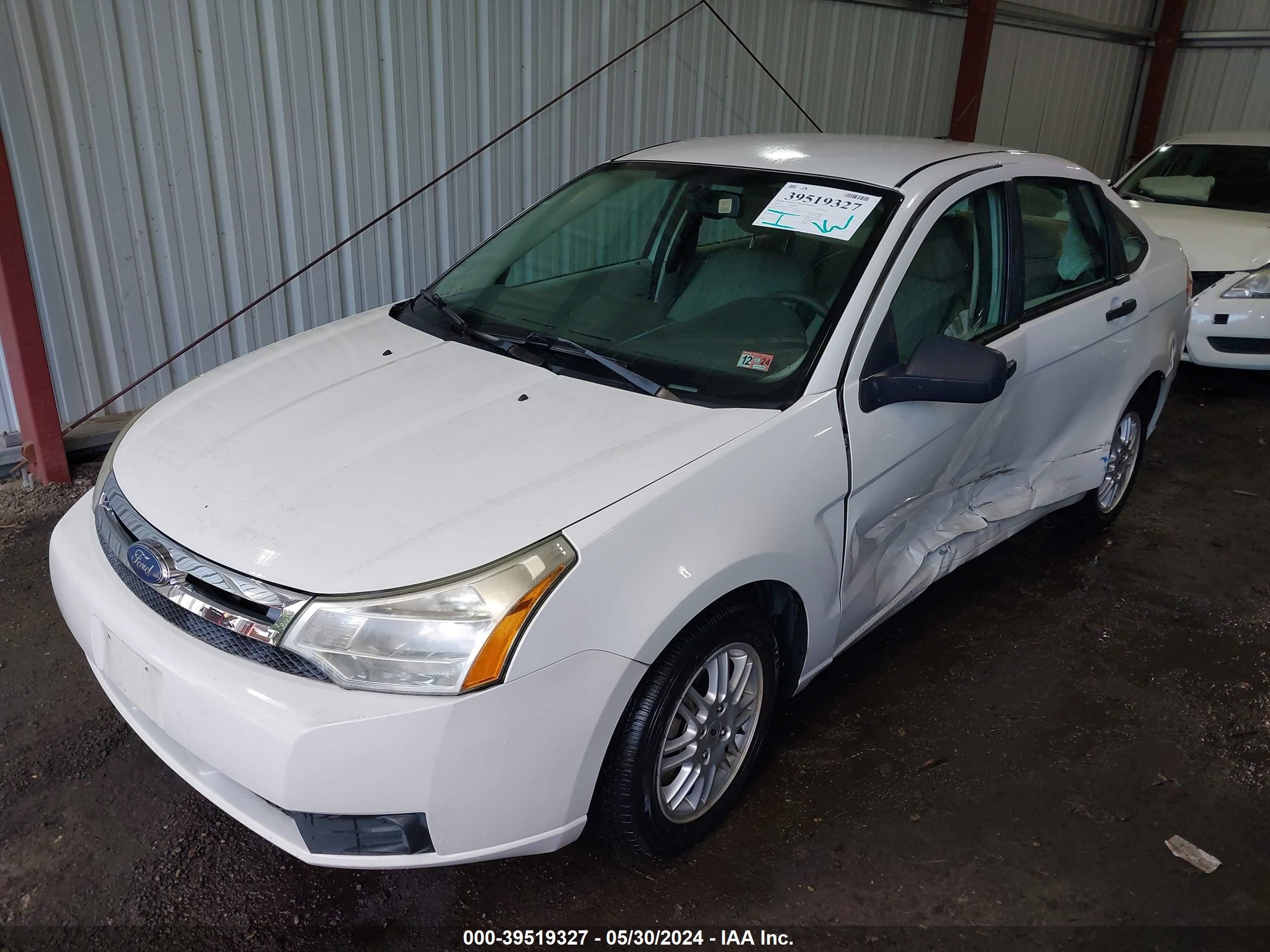 Photo 1 VIN: 1FAHP3FN1AW161772 - FORD FOCUS 