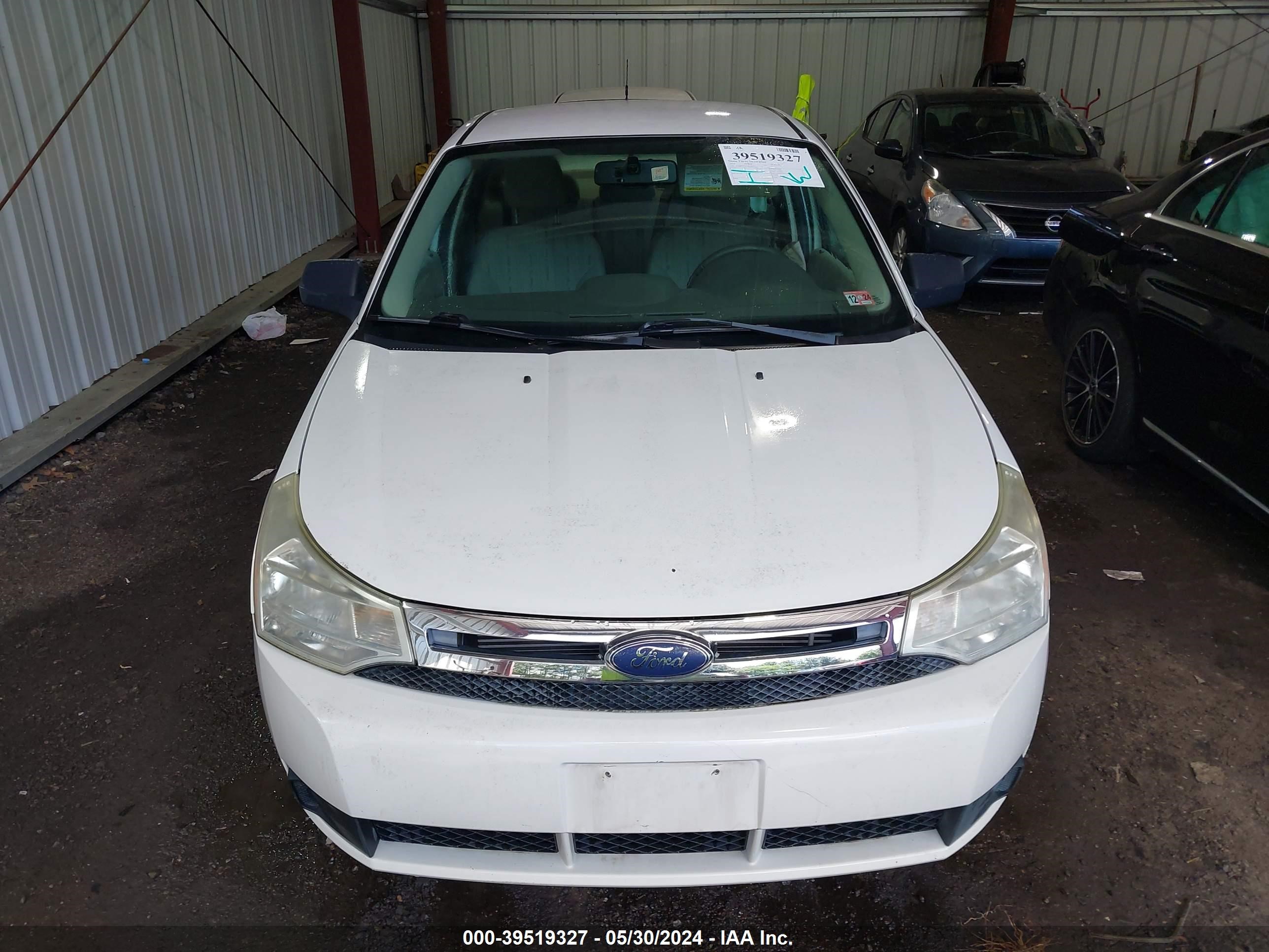 Photo 11 VIN: 1FAHP3FN1AW161772 - FORD FOCUS 