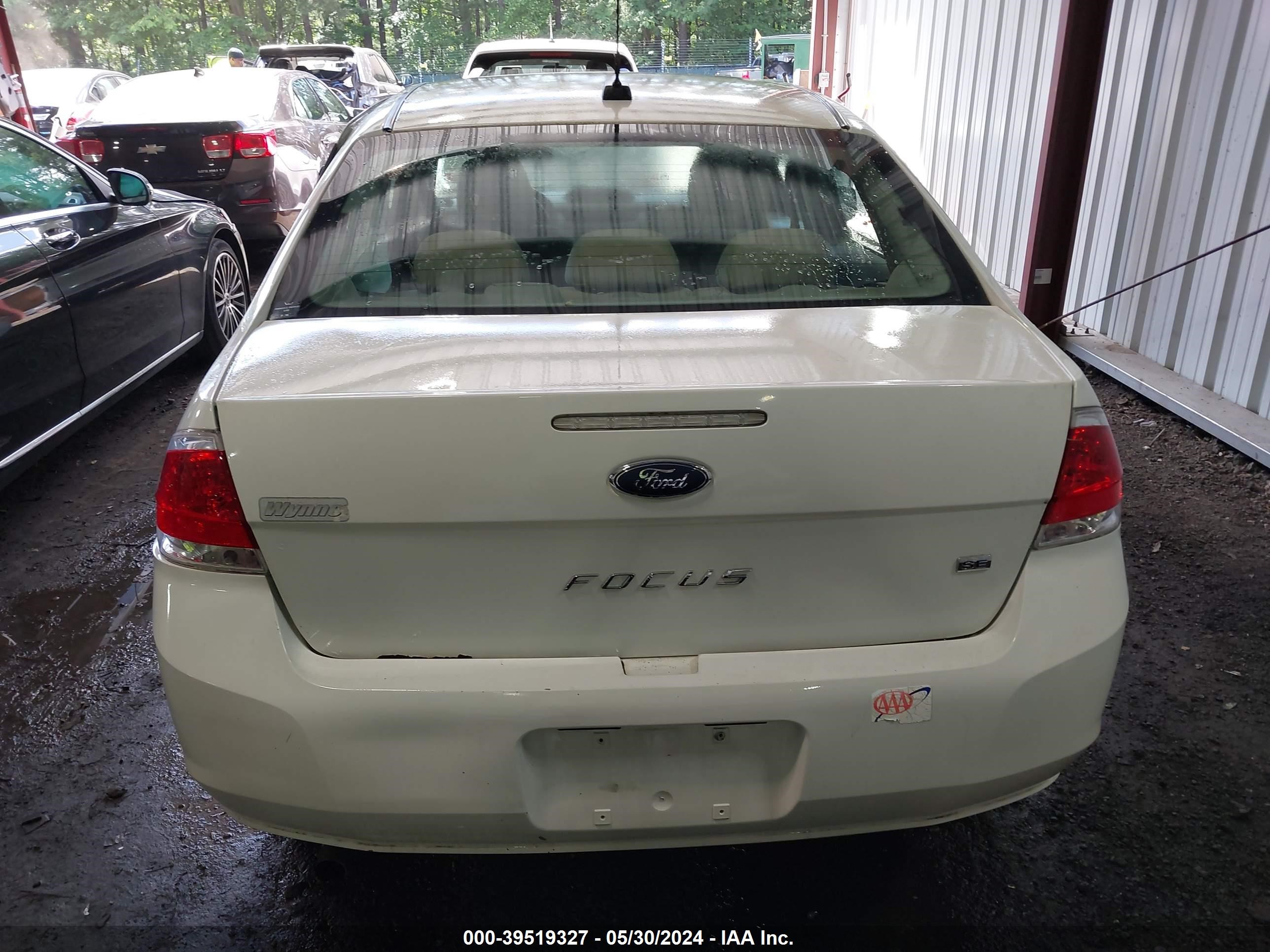 Photo 15 VIN: 1FAHP3FN1AW161772 - FORD FOCUS 