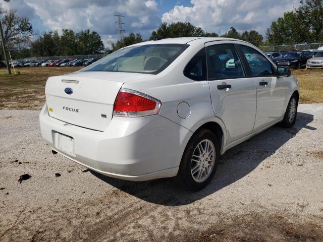 Photo 3 VIN: 1FAHP3FN1AW167832 - FORD FOCUS SE 