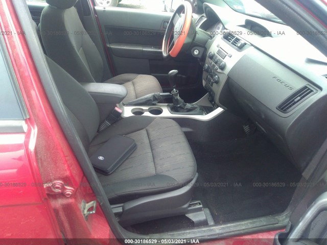 Photo 4 VIN: 1FAHP3FN1AW199843 - FORD FOCUS 