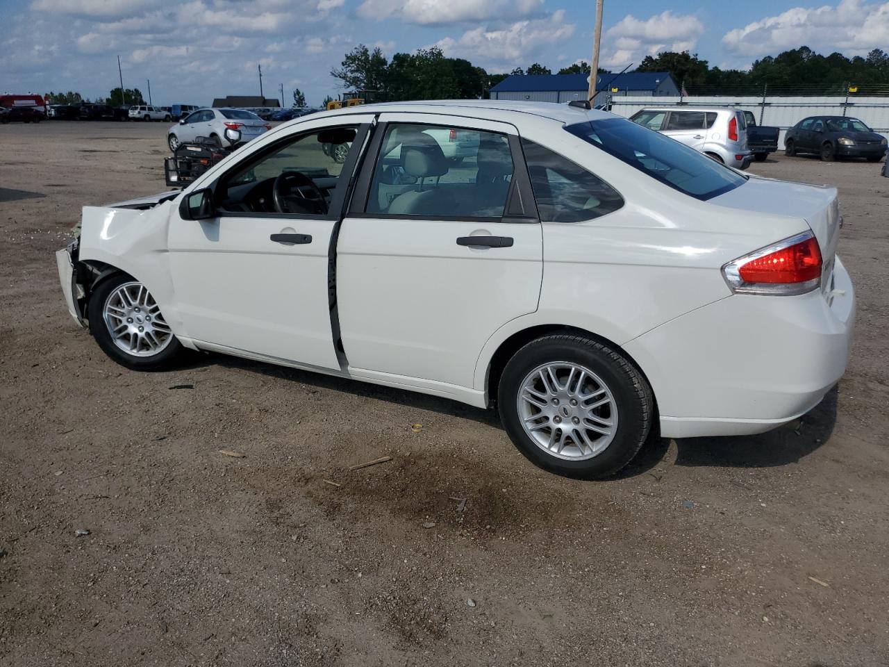 Photo 1 VIN: 1FAHP3FN2AW122494 - FORD FOCUS 