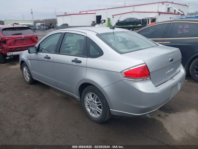 Photo 2 VIN: 1FAHP3FN2AW270001 - FORD FOCUS 