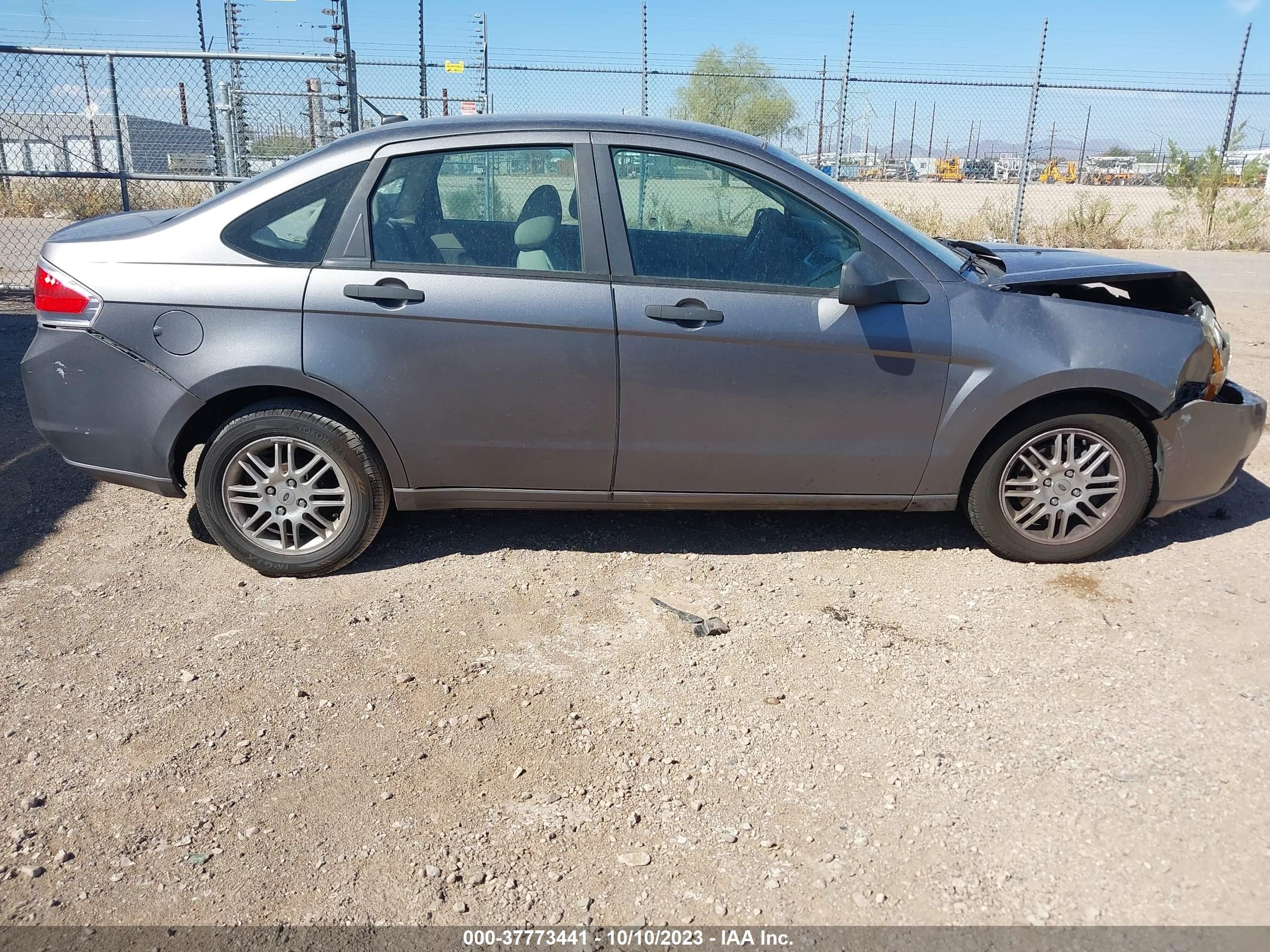 Photo 12 VIN: 1FAHP3FN2BW113134 - FORD FOCUS 