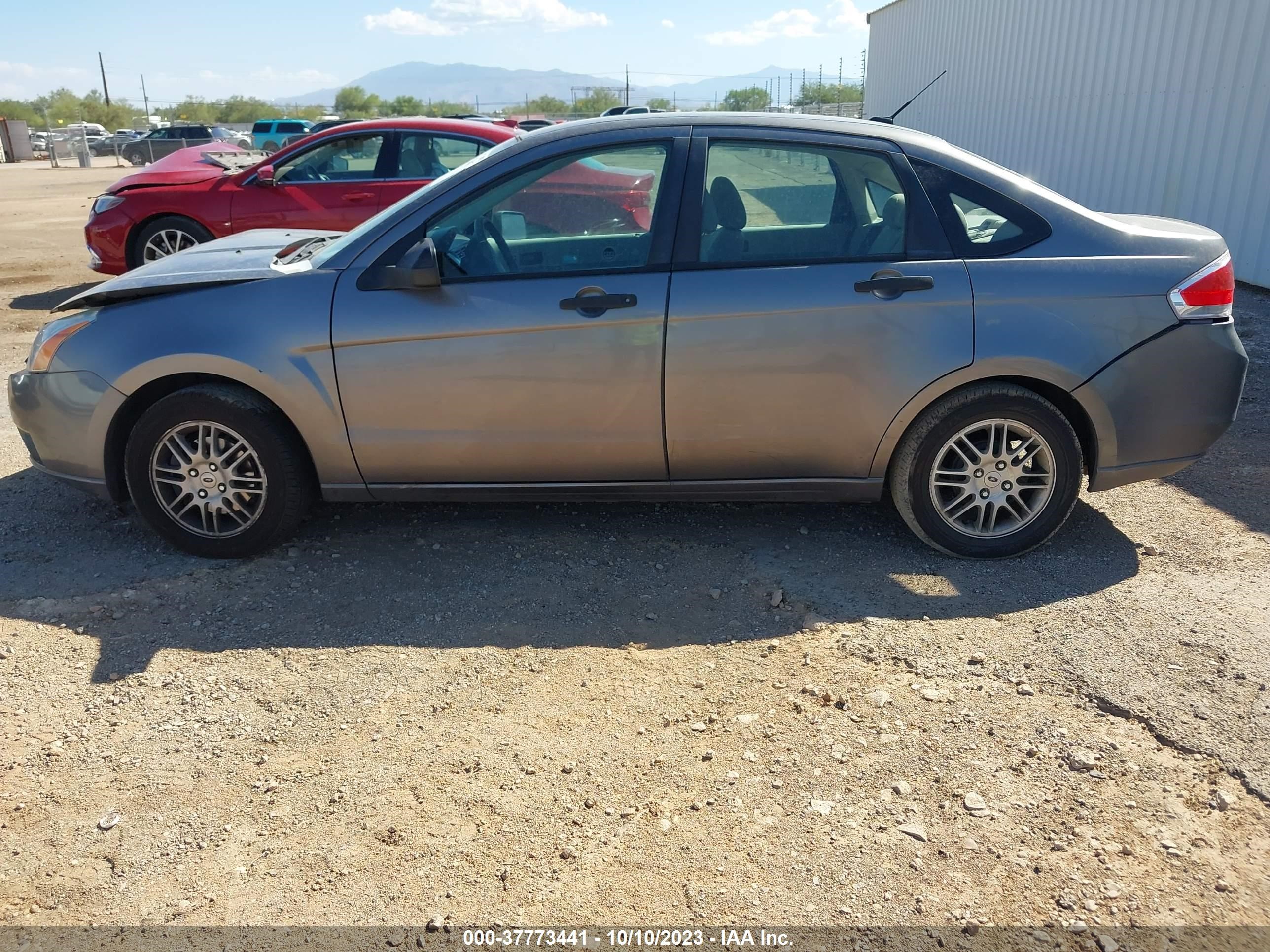 Photo 13 VIN: 1FAHP3FN2BW113134 - FORD FOCUS 