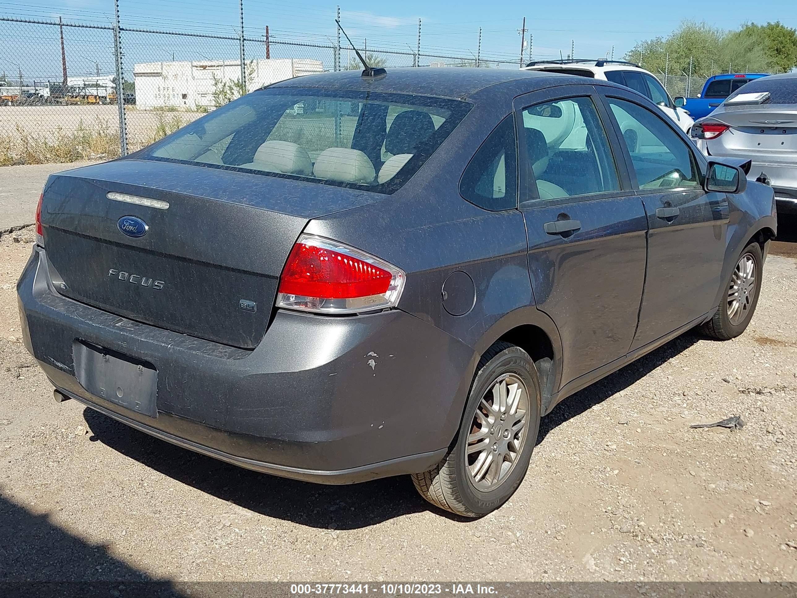 Photo 3 VIN: 1FAHP3FN2BW113134 - FORD FOCUS 