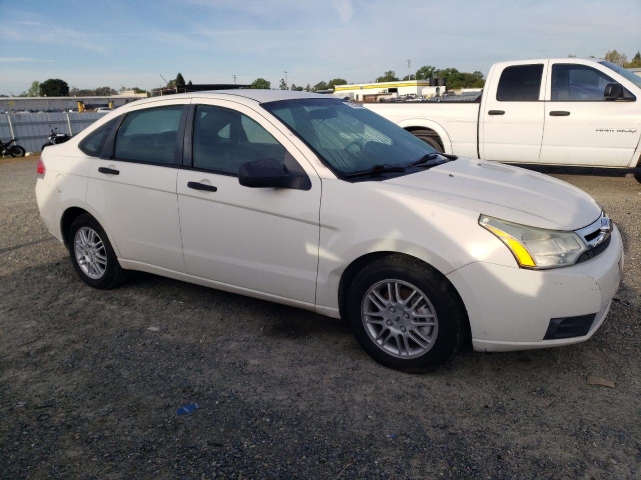 Photo 3 VIN: 1FAHP3FN2BW135456 - FORD FOCUS 