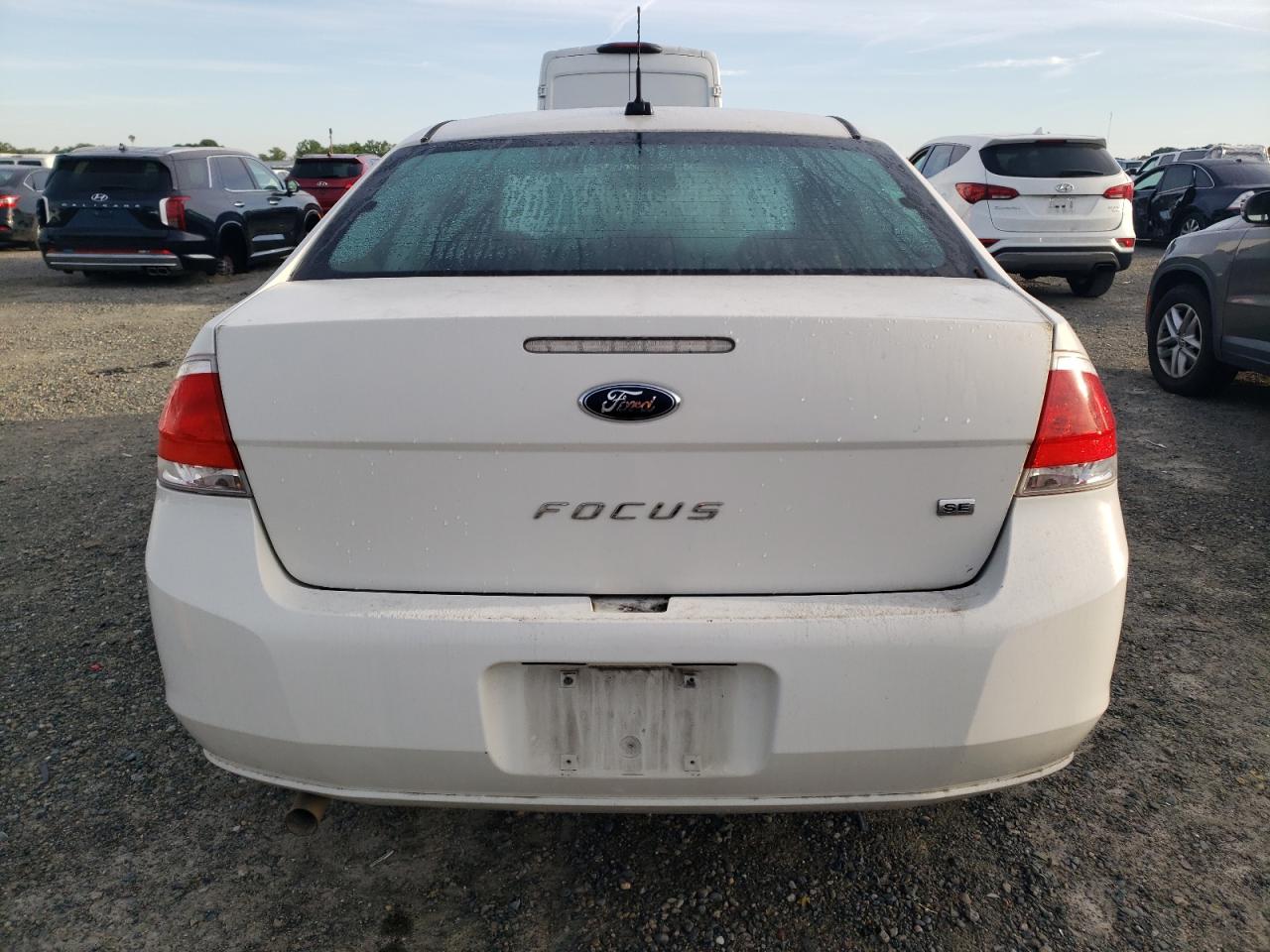 Photo 5 VIN: 1FAHP3FN2BW135456 - FORD FOCUS 