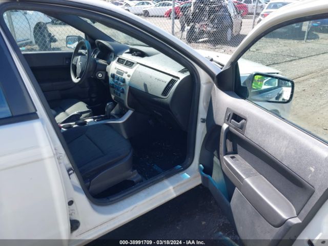 Photo 4 VIN: 1FAHP3FN3BW158292 - FORD FOCUS 