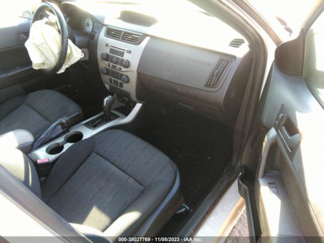 Photo 4 VIN: 1FAHP3FN3BW199909 - FORD FOCUS 