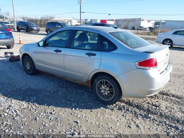 Photo 2 VIN: 1FAHP3FN4AW129382 - FORD FOCUS 