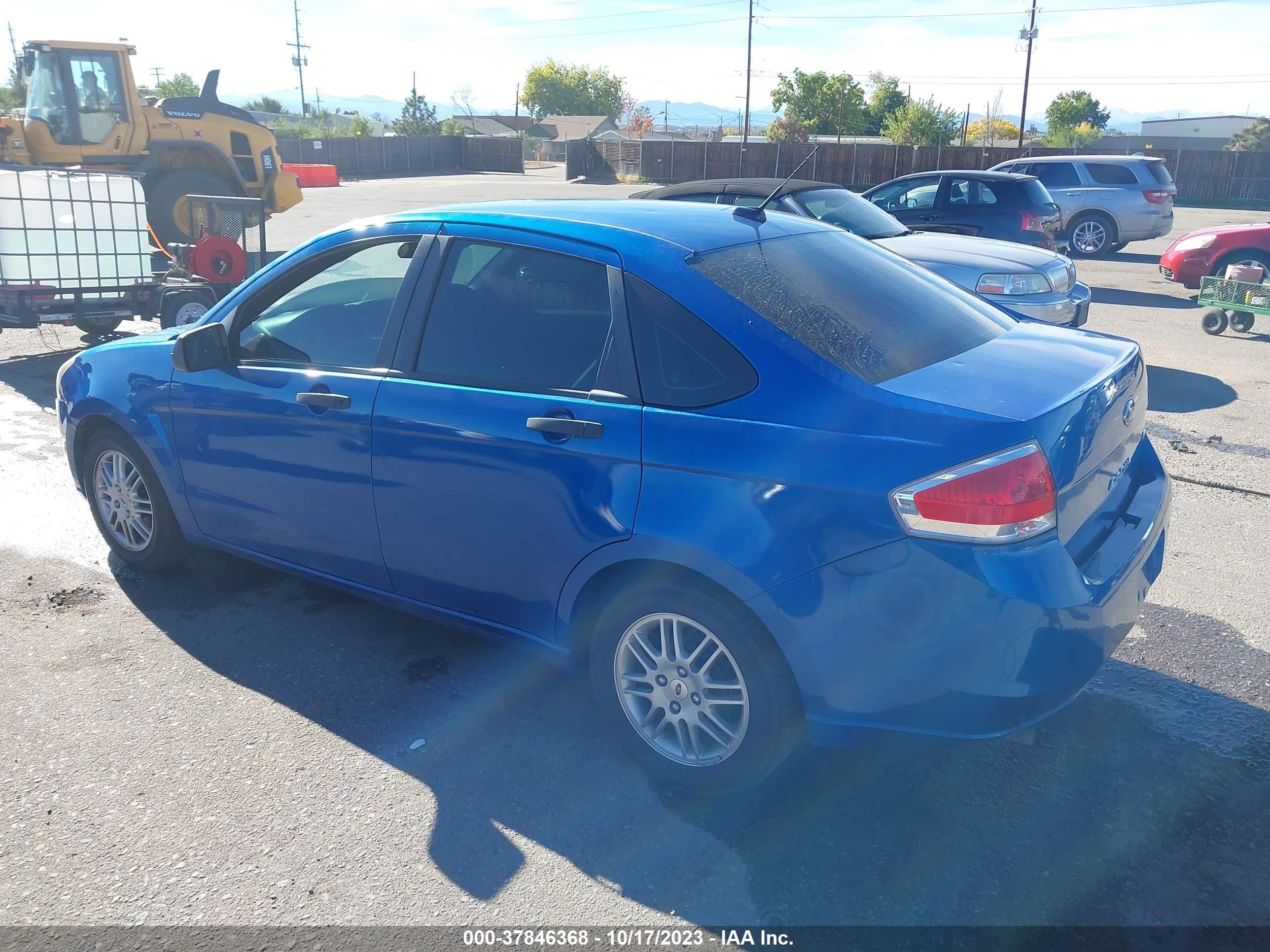 Photo 2 VIN: 1FAHP3FN4AW145243 - FORD FOCUS 