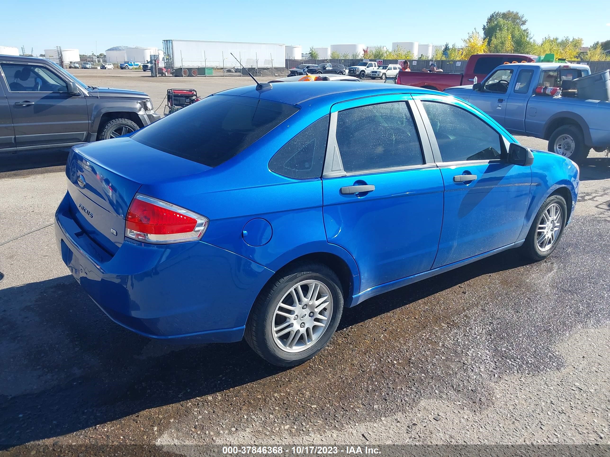 Photo 3 VIN: 1FAHP3FN4AW145243 - FORD FOCUS 