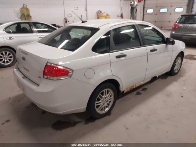 Photo 3 VIN: 1FAHP3FN4BW180639 - FORD FOCUS 