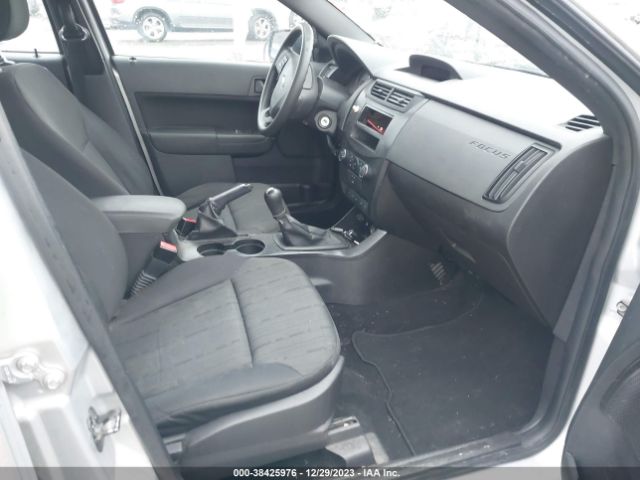 Photo 4 VIN: 1FAHP3FN5BW126153 - FORD FOCUS 