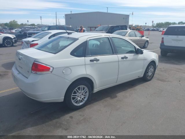 Photo 3 VIN: 1FAHP3FN6AW126127 - FORD FOCUS 