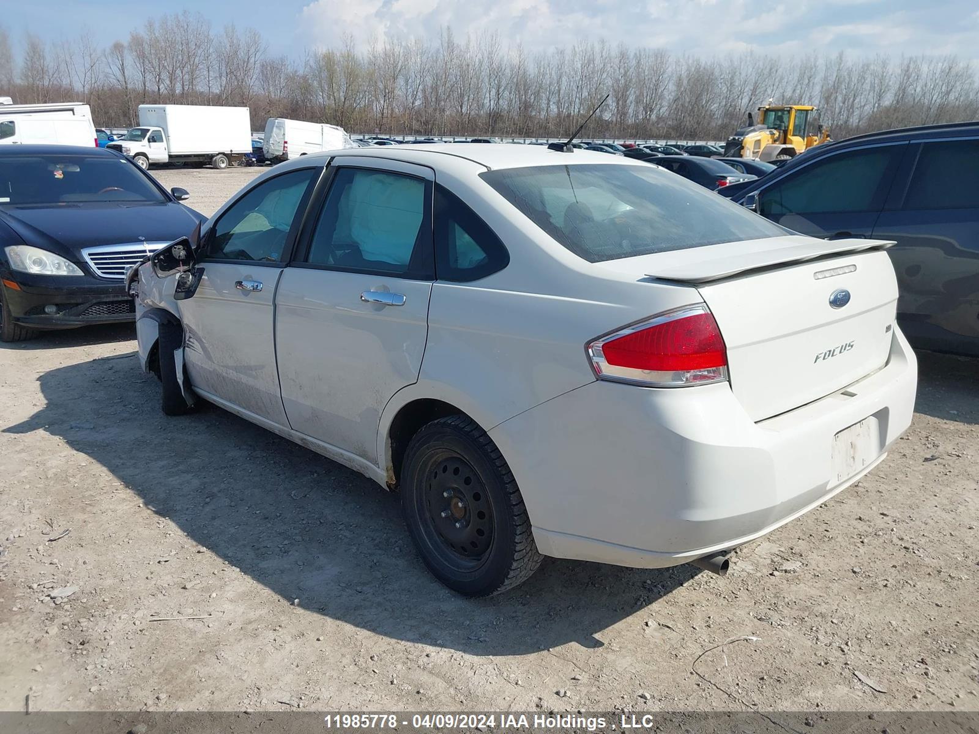 Photo 2 VIN: 1FAHP3FN6BW171781 - FORD FOCUS 