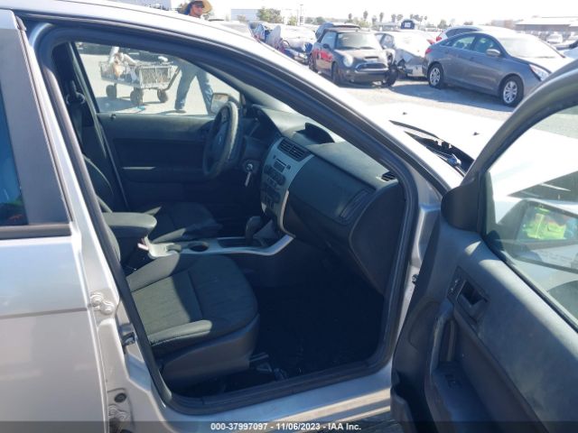 Photo 4 VIN: 1FAHP3FN6BW182702 - FORD FOCUS 