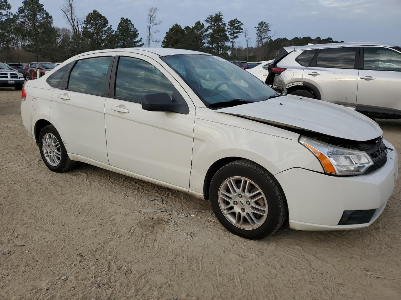 Photo 3 VIN: 1FAHP3FN7AW205189 - FORD FOCUS 