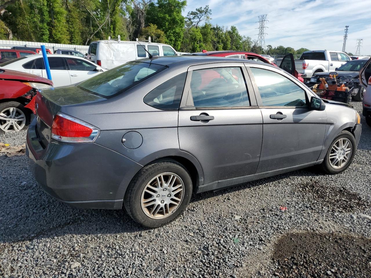 Photo 2 VIN: 1FAHP3FN7AW214796 - FORD FOCUS 