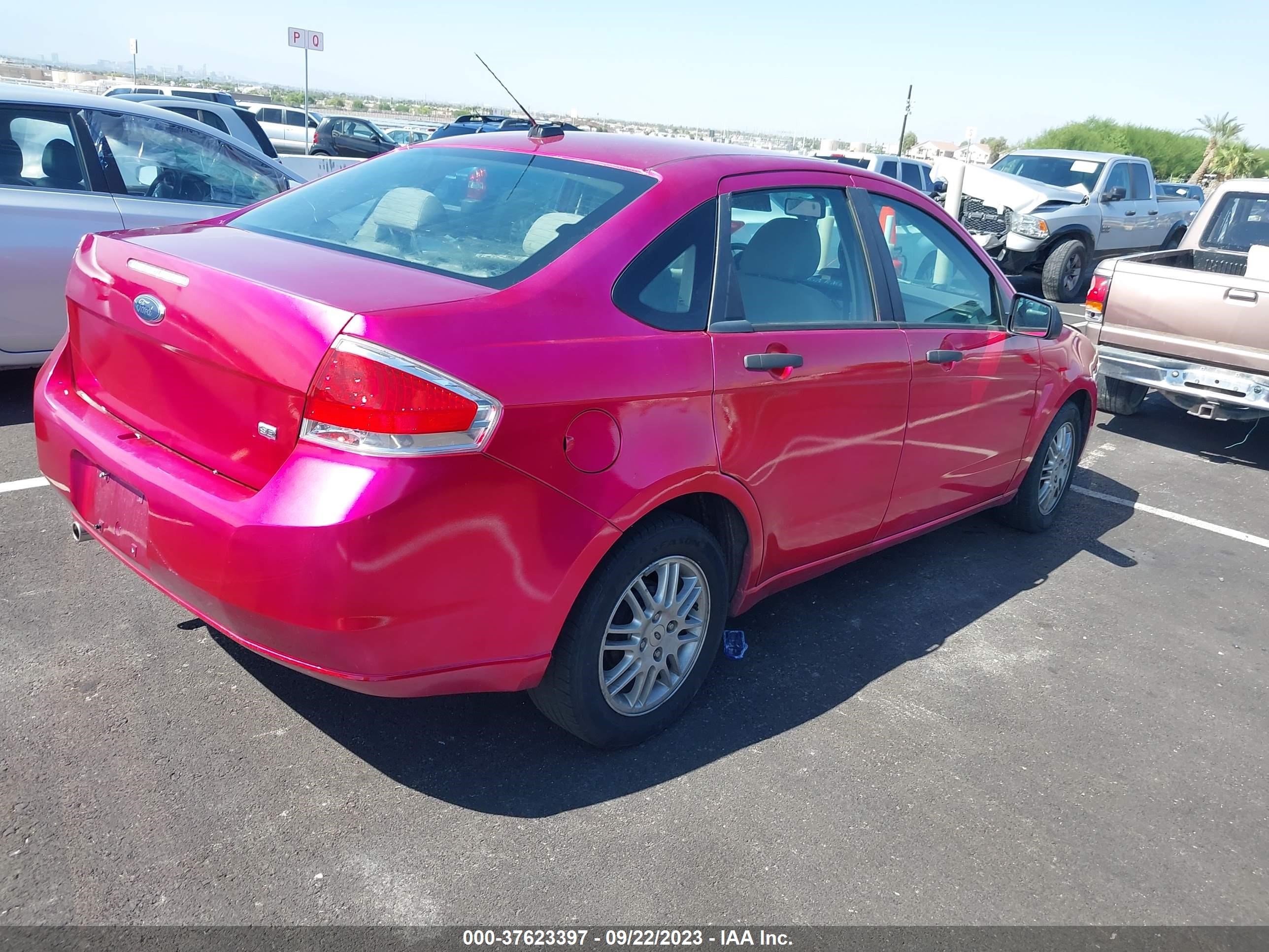 Photo 3 VIN: 1FAHP3FN7BW174916 - FORD FOCUS 