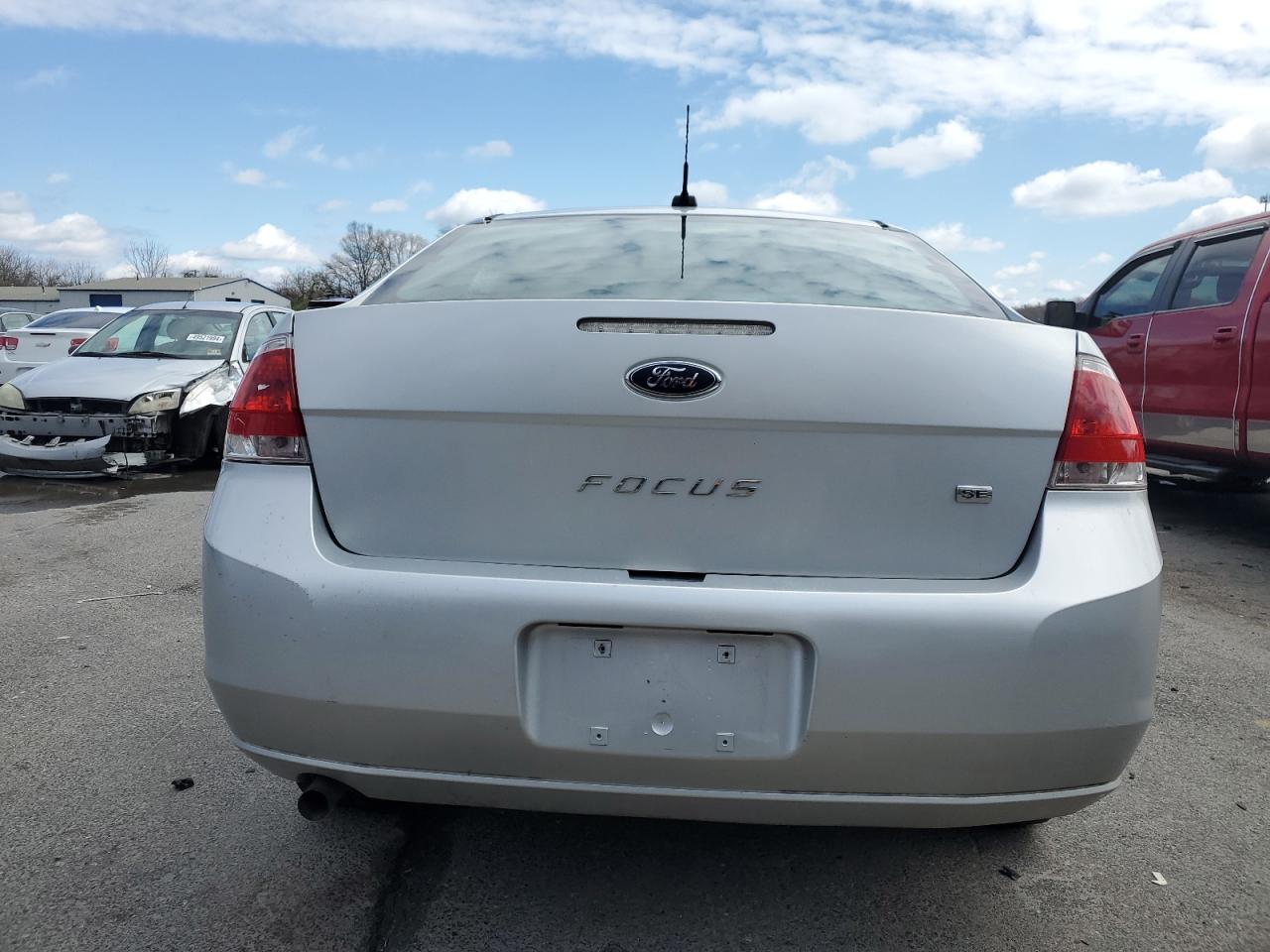 Photo 5 VIN: 1FAHP3FN8AW130924 - FORD FOCUS 