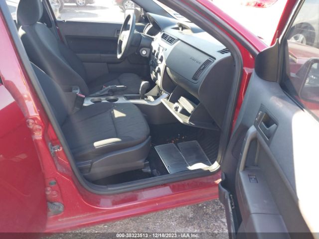 Photo 4 VIN: 1FAHP3FN8AW149327 - FORD FOCUS 