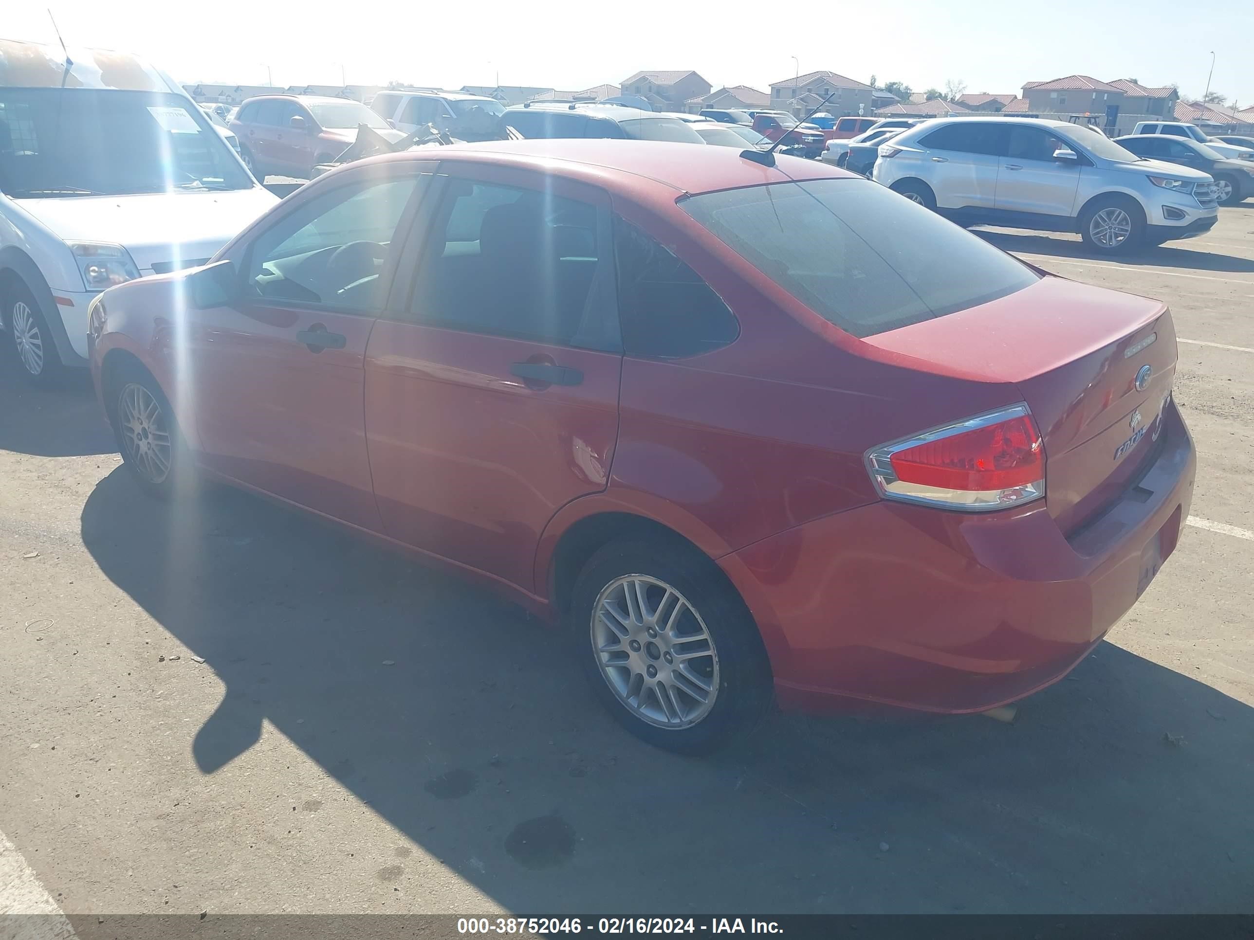 Photo 2 VIN: 1FAHP3FN8AW211406 - FORD FOCUS 