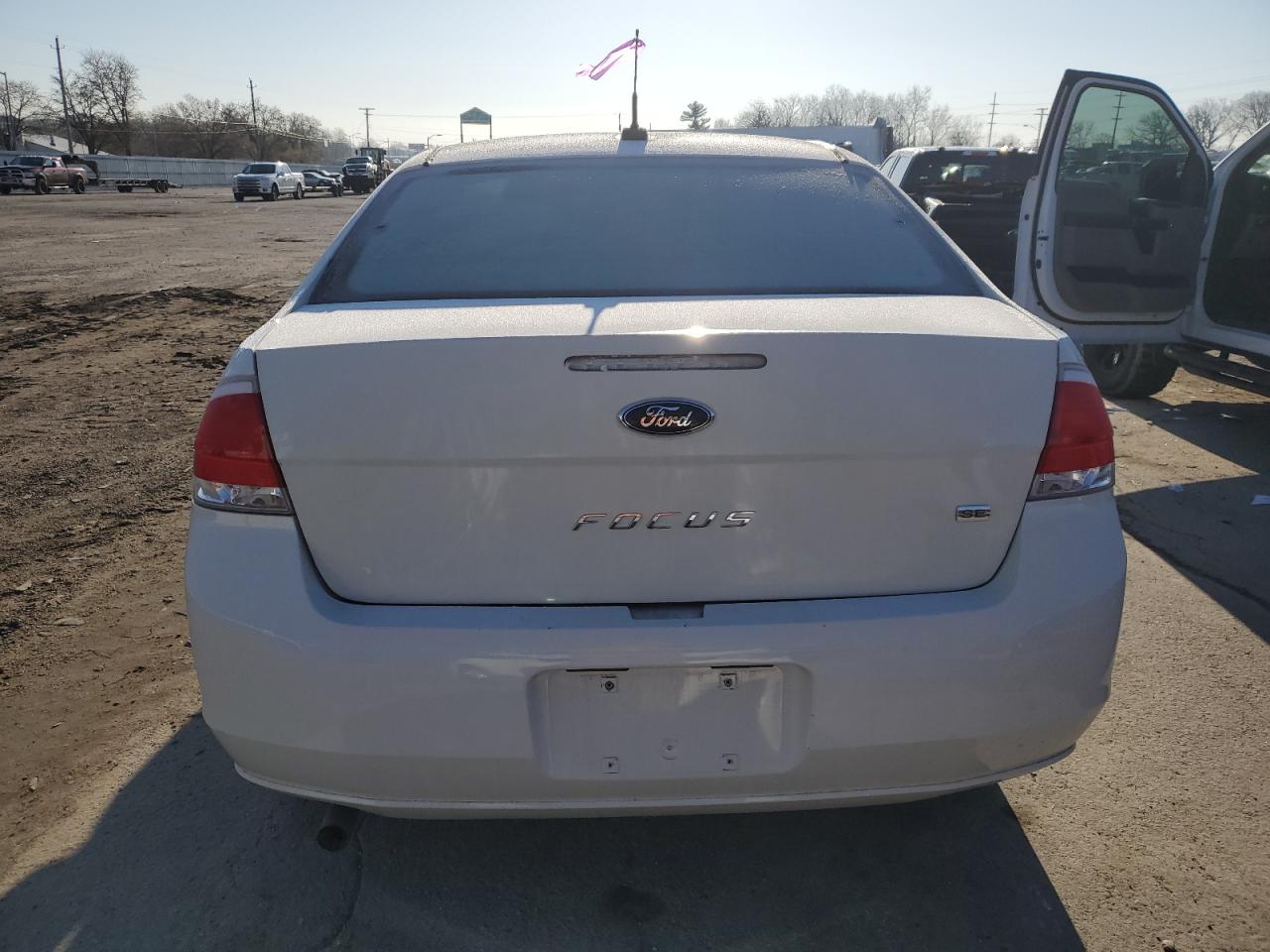 Photo 5 VIN: 1FAHP3FN8AW214001 - FORD FOCUS 