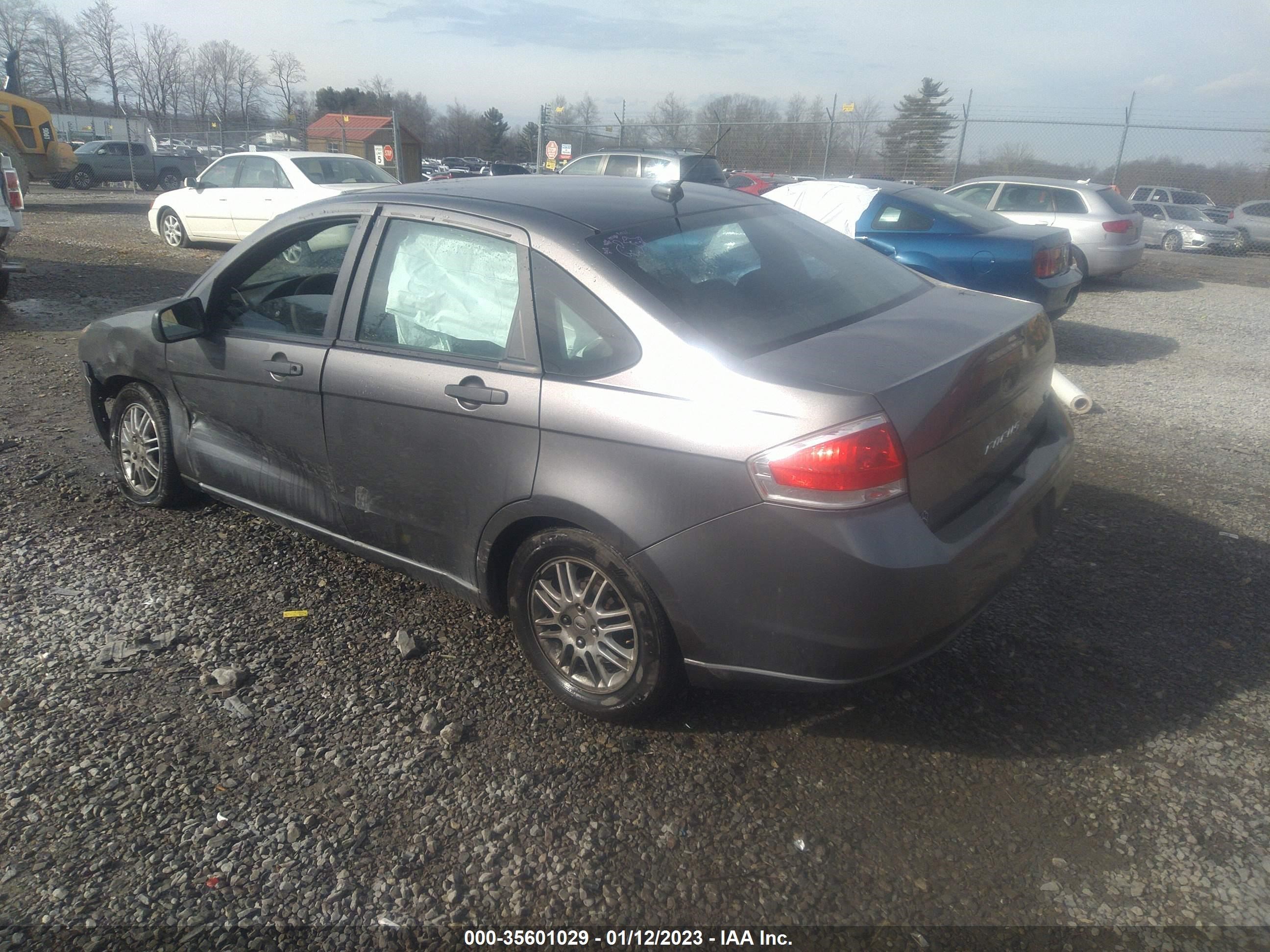 Photo 2 VIN: 1FAHP3FN8AW256099 - FORD FOCUS 