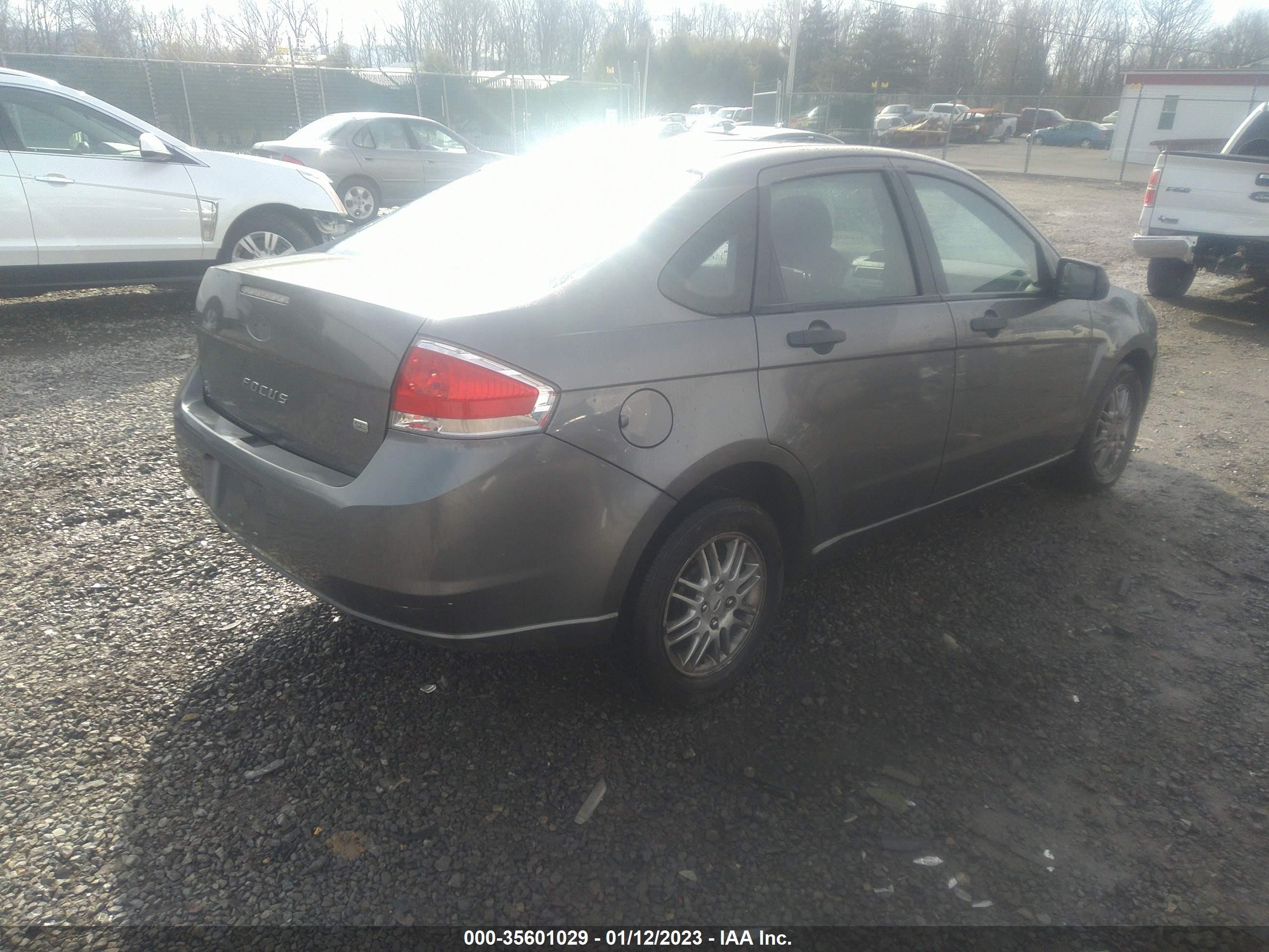 Photo 3 VIN: 1FAHP3FN8AW256099 - FORD FOCUS 