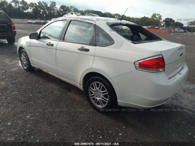 Photo 2 VIN: 1FAHP3FN8BW120511 - FORD FOCUS 