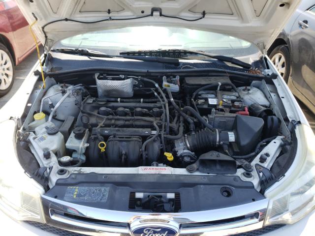 Photo 6 VIN: 1FAHP3FN8BW120797 - FORD FOCUS SE 