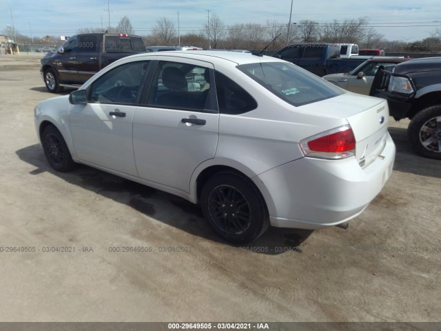 Photo 2 VIN: 1FAHP3FN9AW111461 - FORD FOCUS 