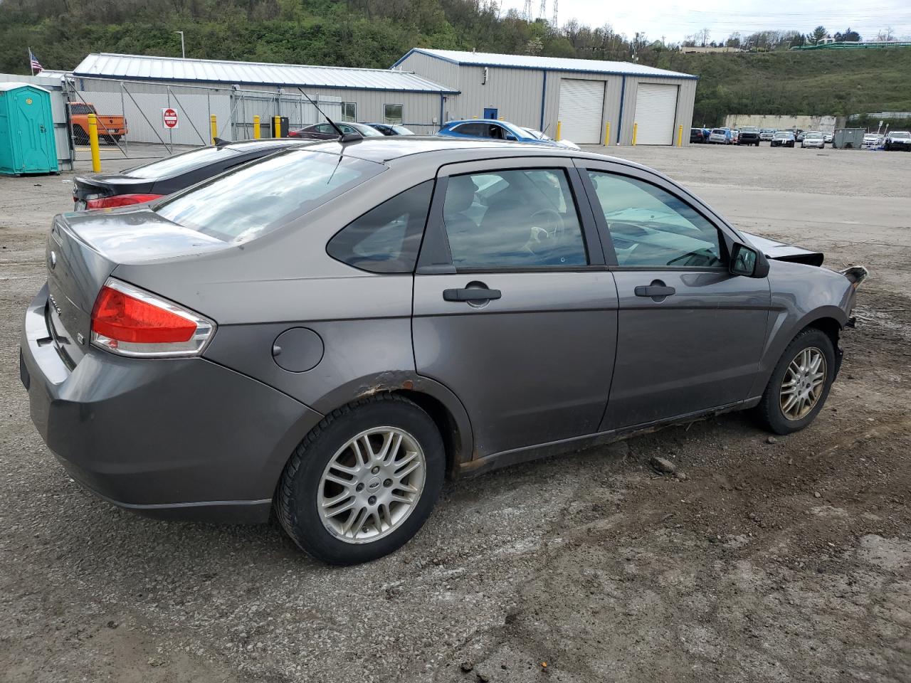 Photo 2 VIN: 1FAHP3FN9AW218770 - FORD FOCUS 