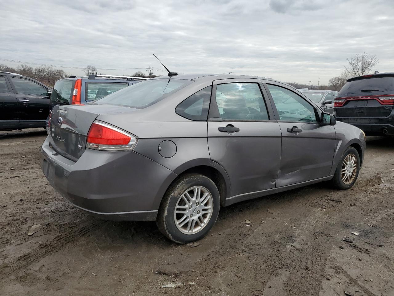 Photo 2 VIN: 1FAHP3FN9BW105371 - FORD FOCUS 