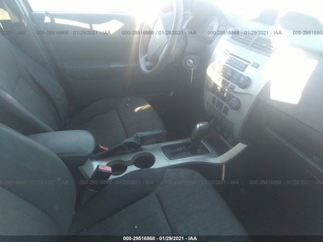 Photo 4 VIN: 1FAHP3FNXBW105850 - FORD FOCUS 