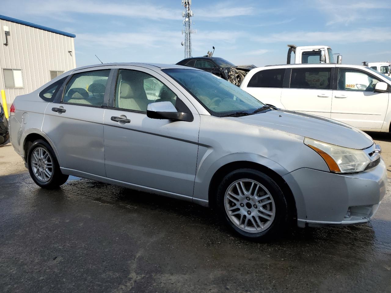 Photo 3 VIN: 1FAHP3FNXBW181598 - FORD FOCUS 