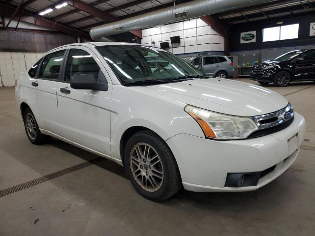 Photo 3 VIN: 1FAHP3FNXBW183402 - FORD FOCUS SE 