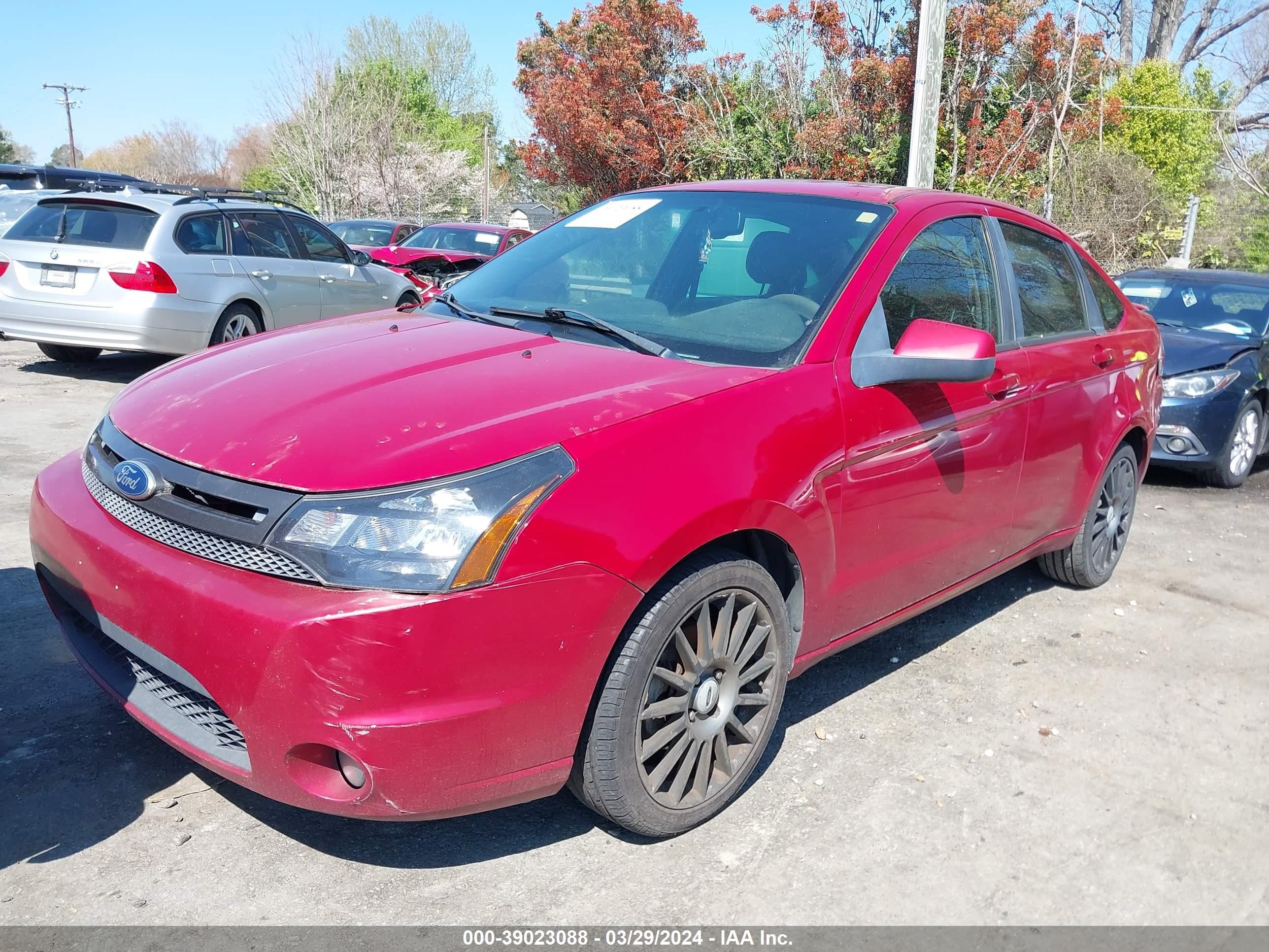 Photo 1 VIN: 1FAHP3GN3BW143127 - FORD FOCUS 