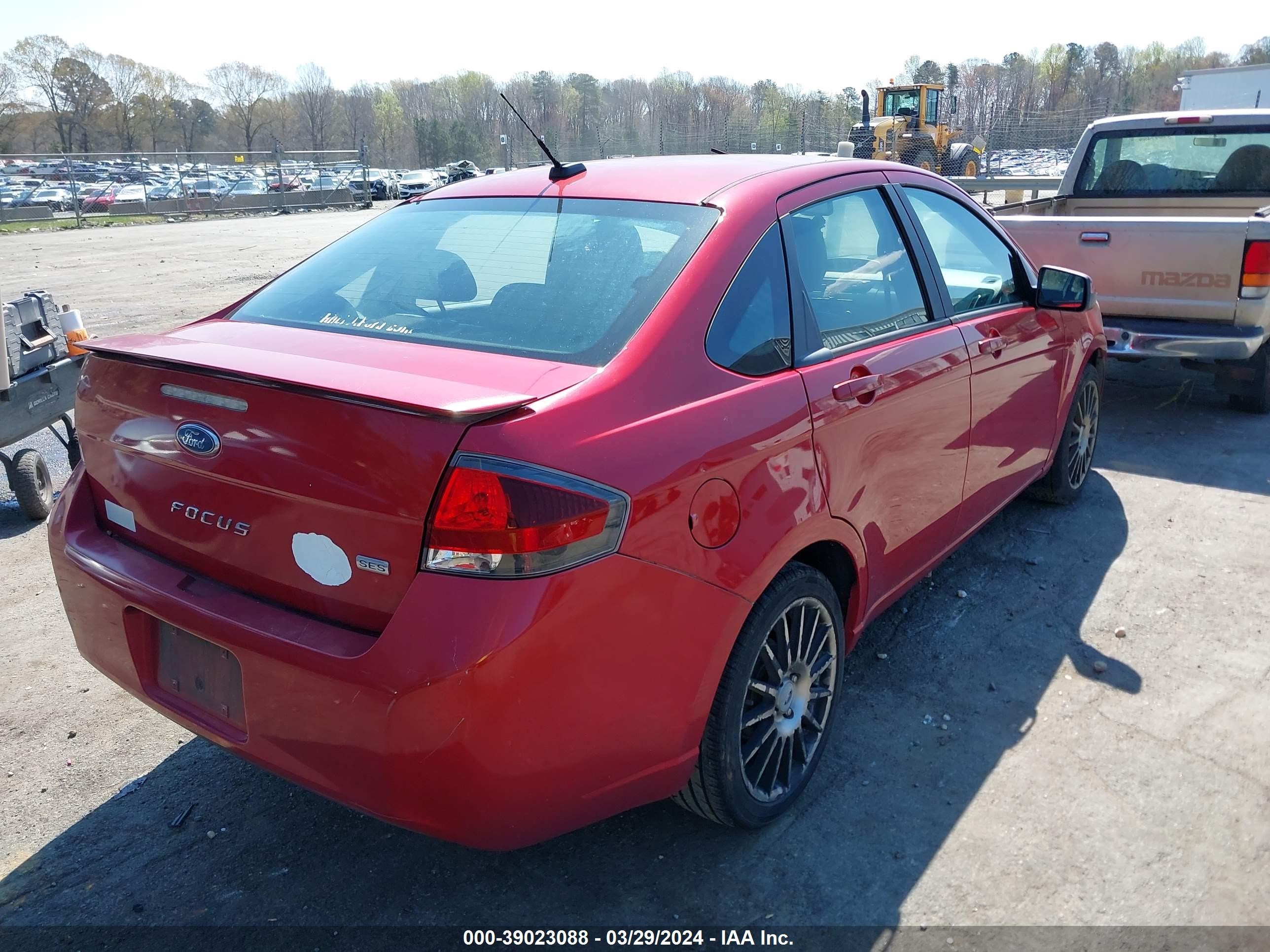 Photo 3 VIN: 1FAHP3GN3BW143127 - FORD FOCUS 