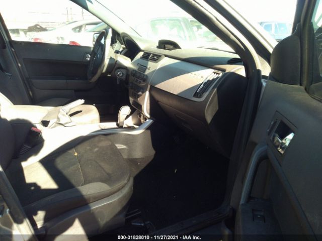 Photo 4 VIN: 1FAHP3GN5AW187242 - FORD FOCUS 