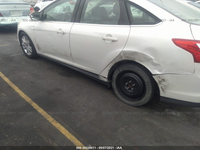 Photo 5 VIN: 1FAHP3H21CL388077 - FORD FOCUS 