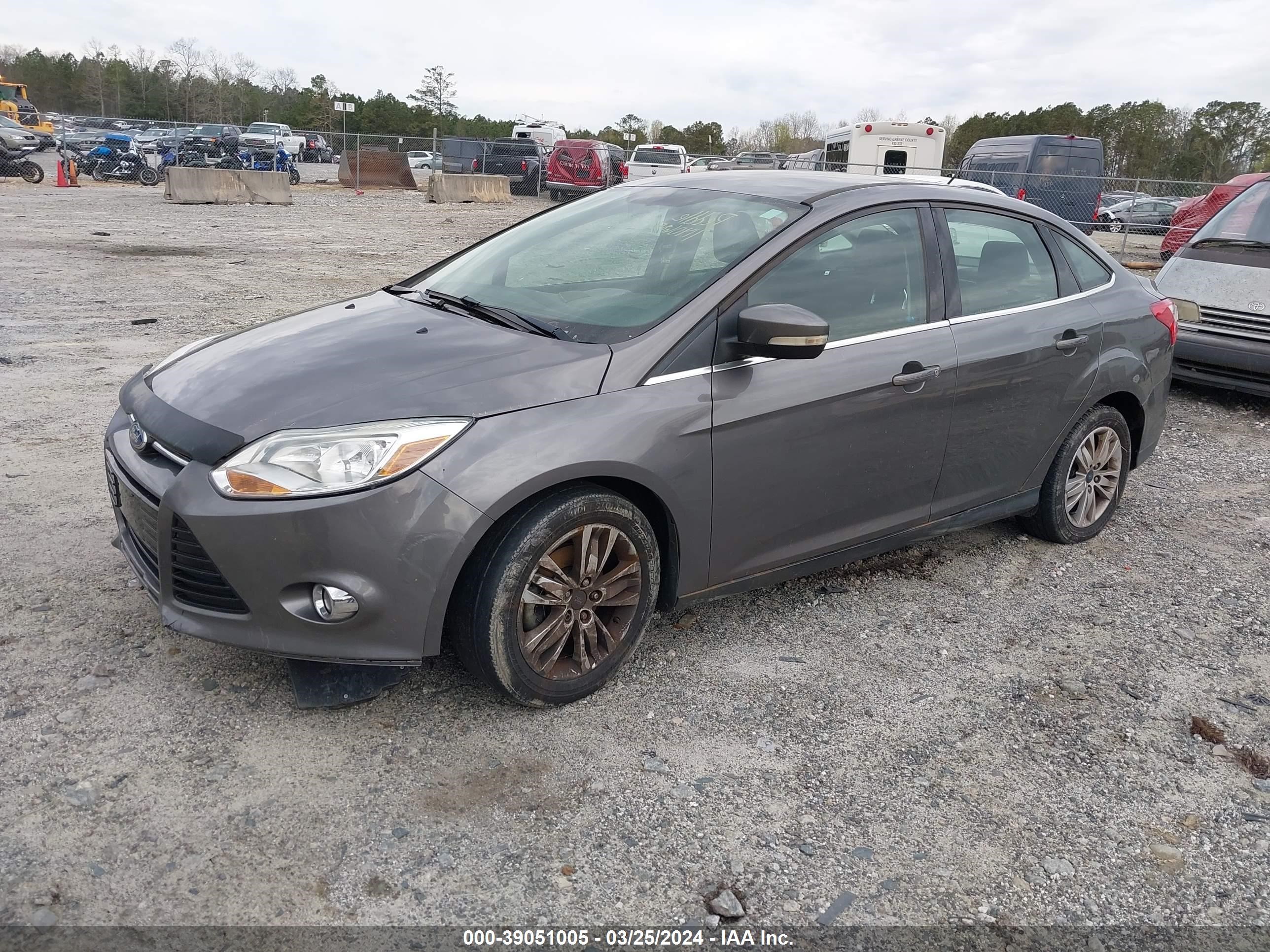 Photo 1 VIN: 1FAHP3H22CL152103 - FORD FOCUS 