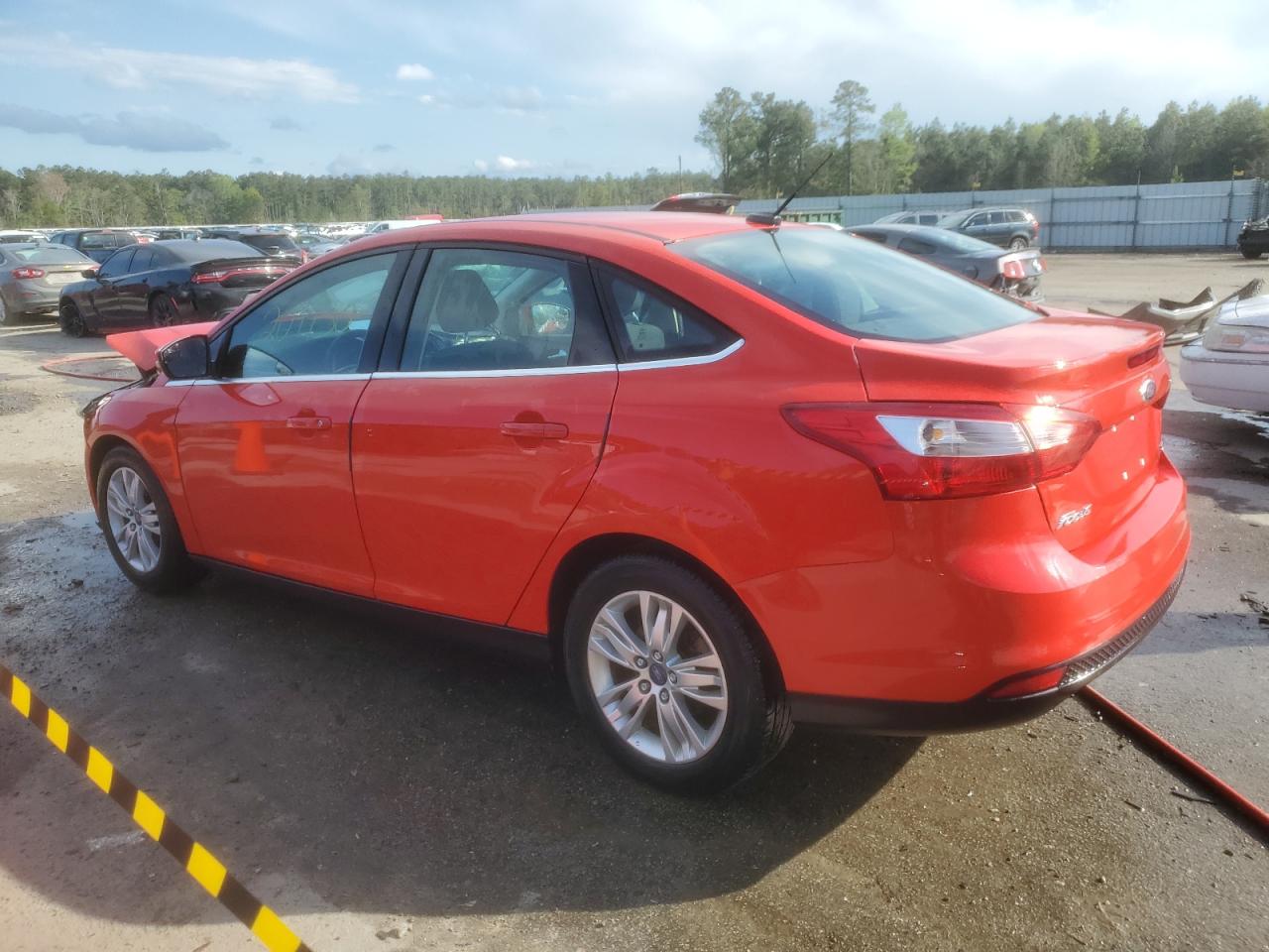 Photo 1 VIN: 1FAHP3H23CL107526 - FORD FOCUS 