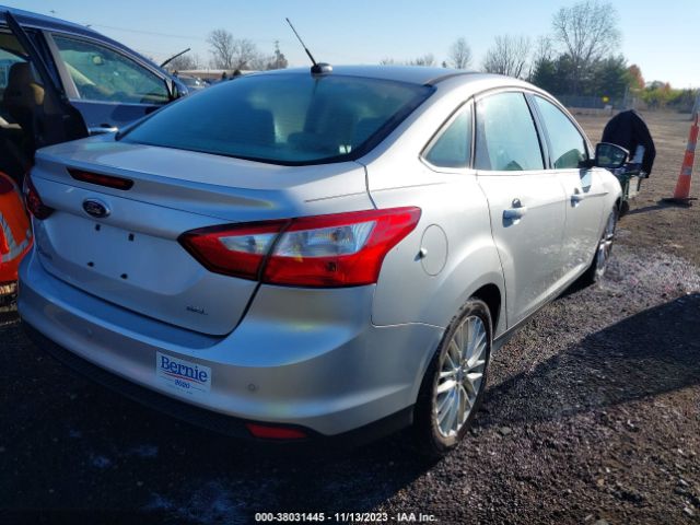 Photo 3 VIN: 1FAHP3H23CL128019 - FORD FOCUS 