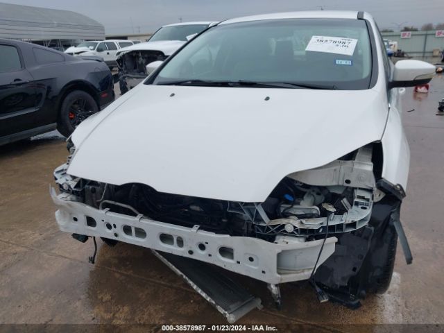 Photo 5 VIN: 1FAHP3H24CL475990 - FORD FOCUS 