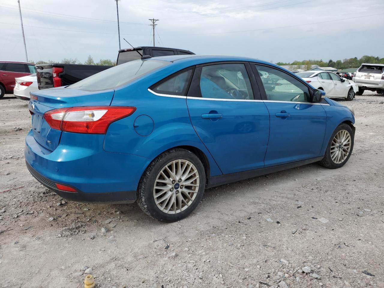 Photo 2 VIN: 1FAHP3H26CL230799 - FORD FOCUS 