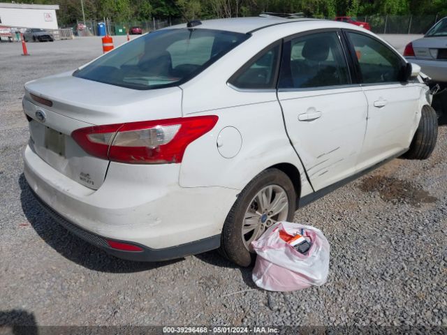 Photo 3 VIN: 1FAHP3H27CL156230 - FORD FOCUS 